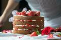 Preparation of a biscuit cake with strawberries